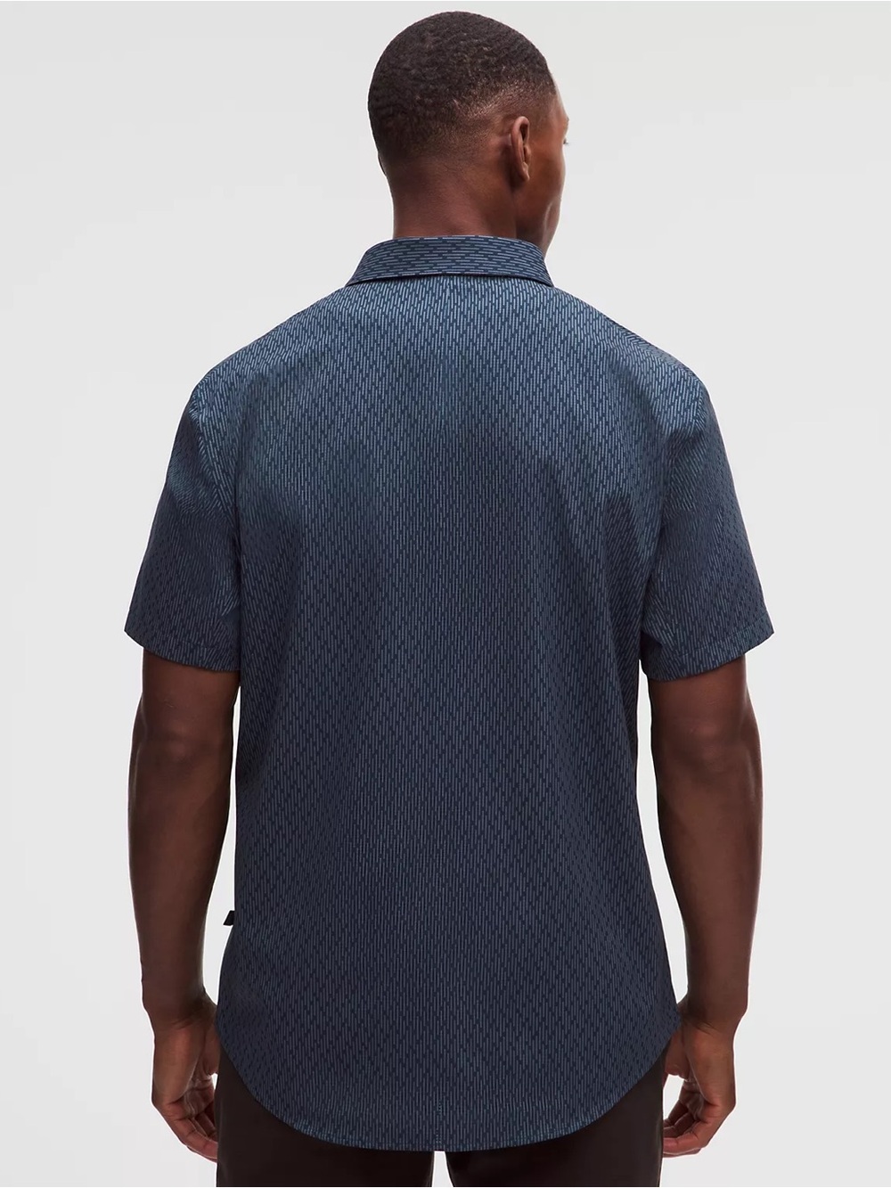 Lululemon Men's Airing Easy Short-Sleeve Button-Up Shirt in Dark Blue XXL - Picture 2 of 5